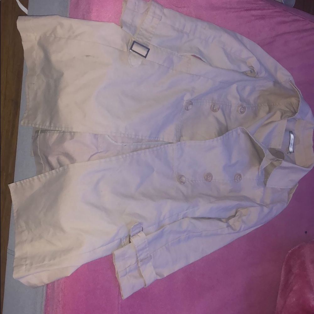 I am selling a trench coat